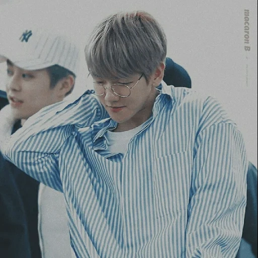 taehen, paekhyun, baekhyun exo, camisa de backhyun de pão, colagem azul de taehyung