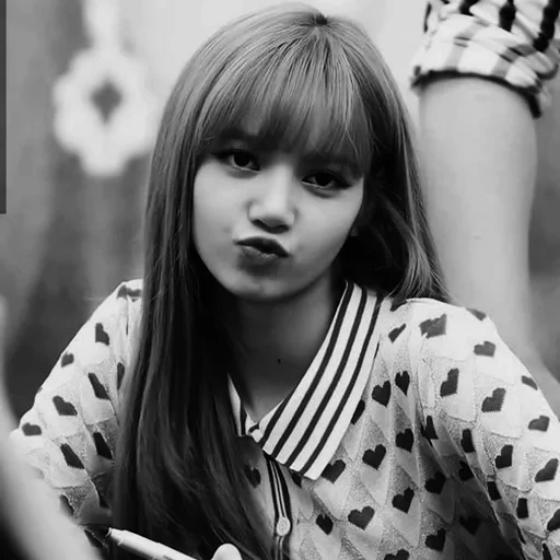 black powder, lisa blackpink, lalisa manoban, black powder lisa, lalisa manoban flüstert