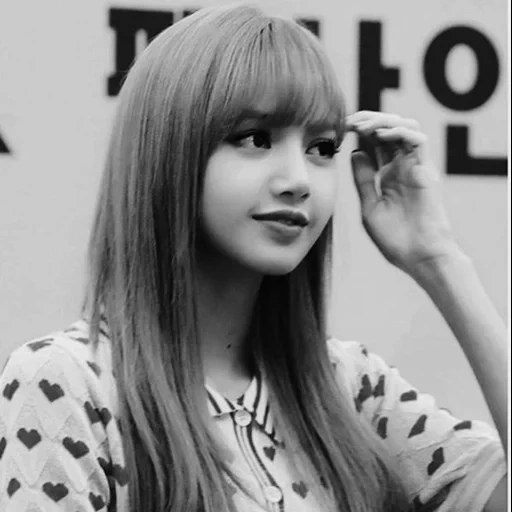 aprile 29, polvere nera, lisa lalisa, lisa blackpink, lalisa manoban