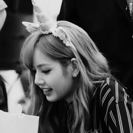 petite fille, lisa facts, poudre noire, lisa lalisa, lisa blackpink