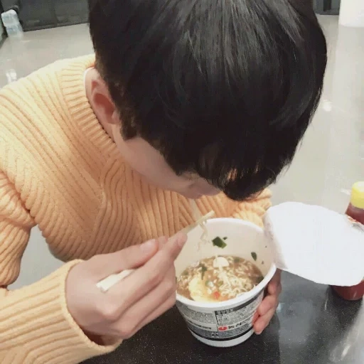 food, mukang, jin bts, hoseok bts, artículos sobre la mesa