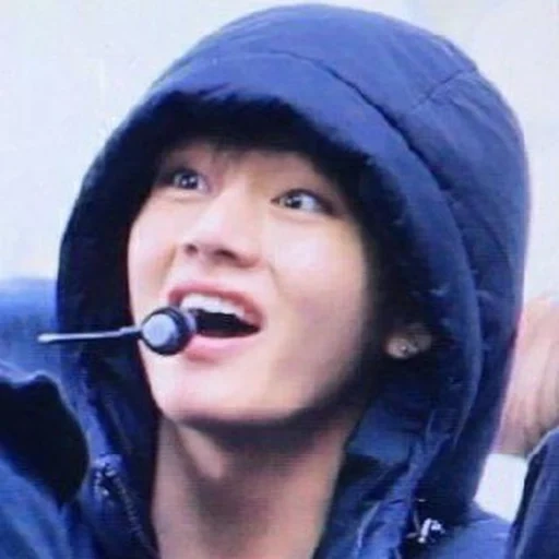 taehyung, чонгук бтс, ким тэ хён, taehyung kim, taehyung smile