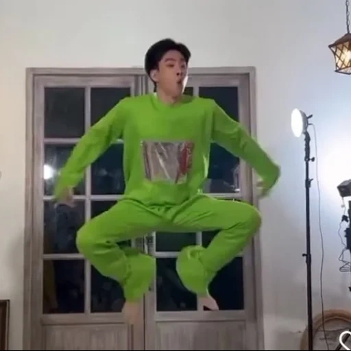 азиат, человек, костюм флисе, зеленый костюм, спортивный костюм