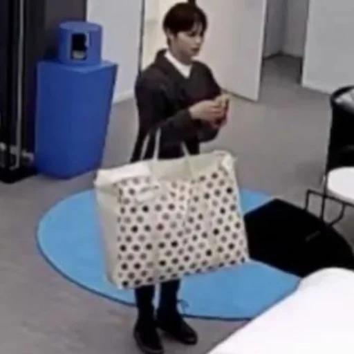 legs, shopper bag, bag of purchases, the most fashionable bags