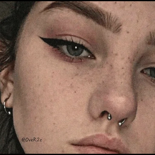 intervallo di intervallo, naso di septum, trucco occhi, piercing septum, setto nasale 2020