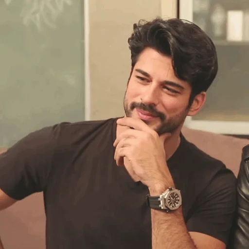 burak ozchitiv, acteur burak ozchitiv, acteur turc burak, l'acteur turc burak ozchitvit, burak khan il est une sous-étude ozchivita