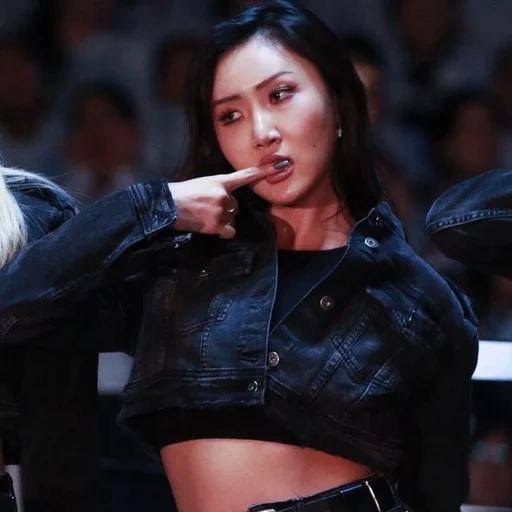 chica, cantante pop, vasammuo, solar mamamamoo, hwasa mamamamoo 2020