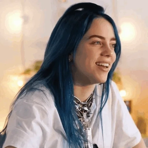 билли айлиш, billie eilish, певица билли айлиш, билли айлиш улыбается, billie eilish blue hair