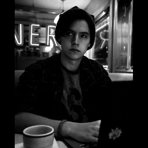 спроус дилан коул, ривердейл коул спроус, cole sprouse riverdale, коул спроус чб ривердейл, коул спроус 2020 ривердейла