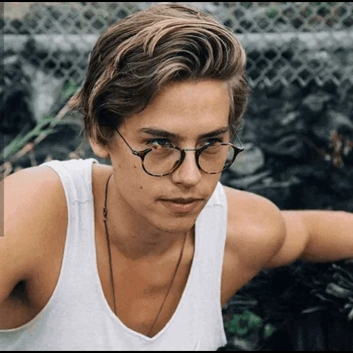 cole spruss, riverdale cast, spruce dylan cole, cole spruce acconciatura, cole sprouse riverdale