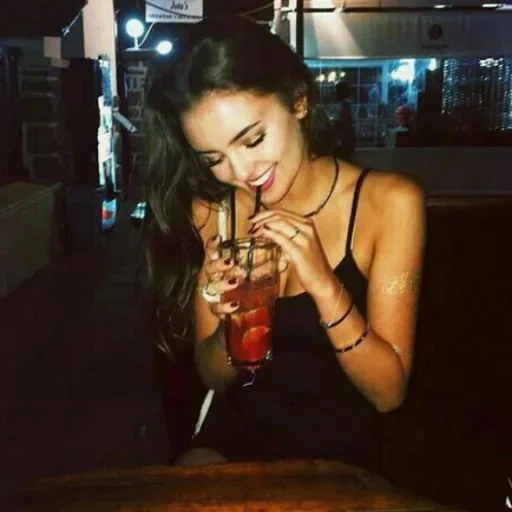 chica, chica tumblr, la mujer es hermosa, hermosa chica, chica bar selfie