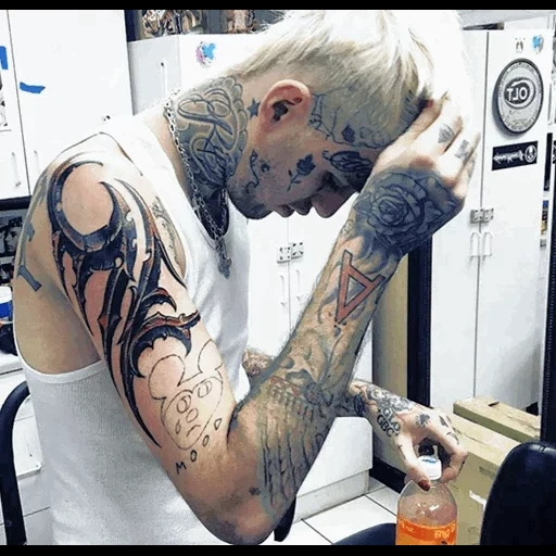 lil peep, crocifisso lil pipa, taylor lear pip, xanaxlilpeep, ragazzo tatuato