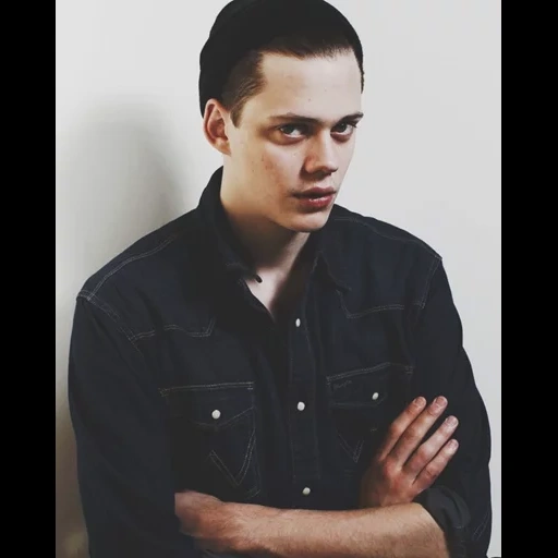 tipo, il maschio, bill scarsgard, bill scarsgard 2021, l'attore bill skarsgard