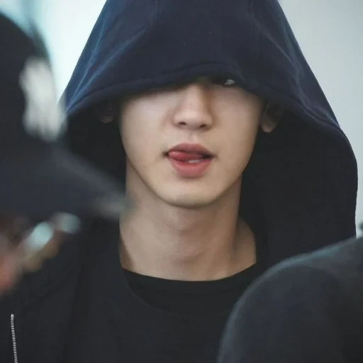 jalur, pak chanyeol, chanyeol exo, park chanyeol, chanel hood exo