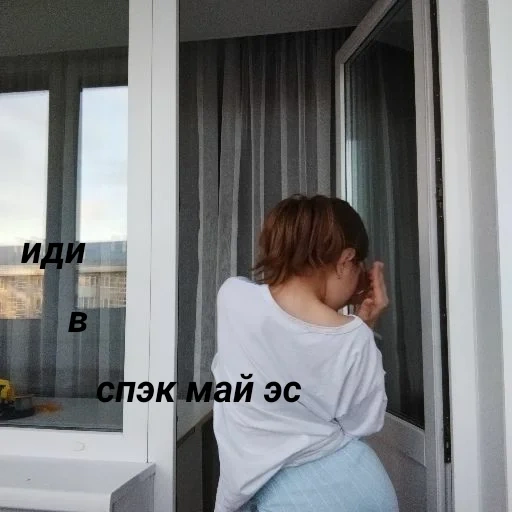 la finestra, la ragazza, bambino, le finestre della casa, finestre moderne