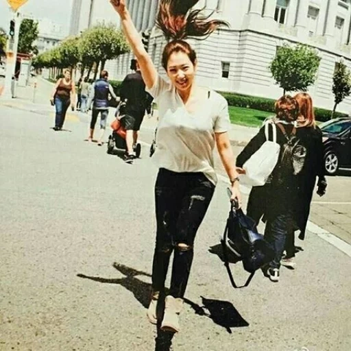 mujer joven, mujer, escoba de baba, mujer escoba, ballet dorothea gilber