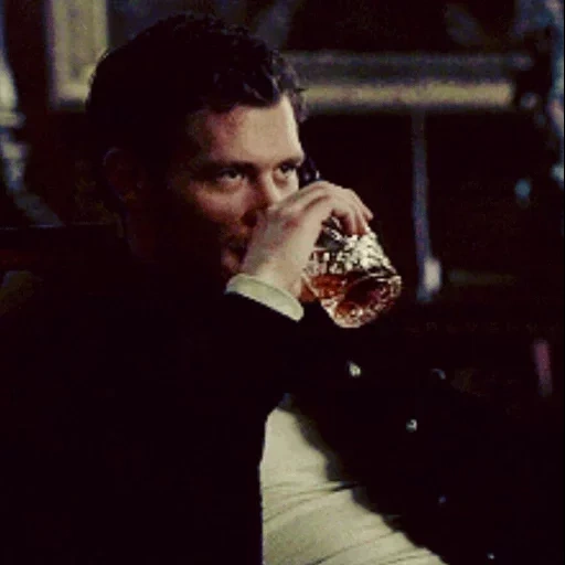 joseph morgan, vampire diaries, klaus mikaelson, klaus michaelson bottle, klaus michaelson wine glass