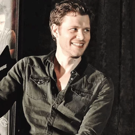 hombre, gente, daniel gillis sonríe, famoso avatar, joseph morgan daniel gillis 2020