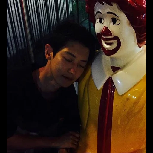 the carnell, park chang-ree, exo chanyeol, park chanyeol, ronald mcdonald