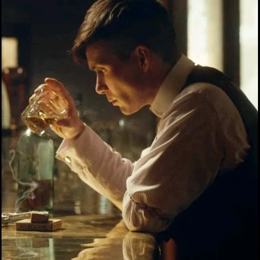 человек, tommy shelby, острые козырьки, томас шелби виски, жёны дочери сериал 2 серия 1999 озвучка