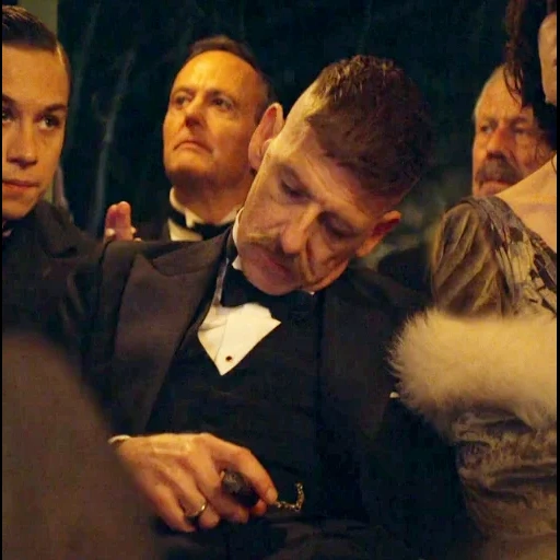 человек, кадр фильма, известные люди, казино рояль(2006 мендельсон, томас джон шелби острые козырьки