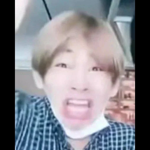 hoseok bts, diafragma bts, bangtan boys, taipan ji min mengambil foto selfie, momen kocak bts