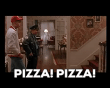 pizza hut, satu pizza rumahan, satu di rumah gif, sendirian di rumah kevin pizza, satu rumah satu mccallister