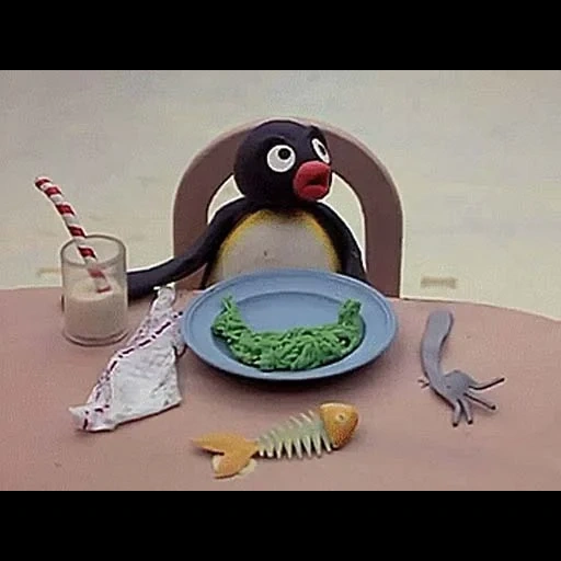 pingu, пластилиновый пингвин мультик, пингвин смешной, предметы на столе, пластилиновый пингвин из мультика