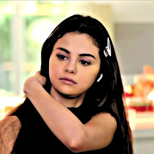 selena, jeune femme, selena gomez, filles de l'actrice, épisode serment 245