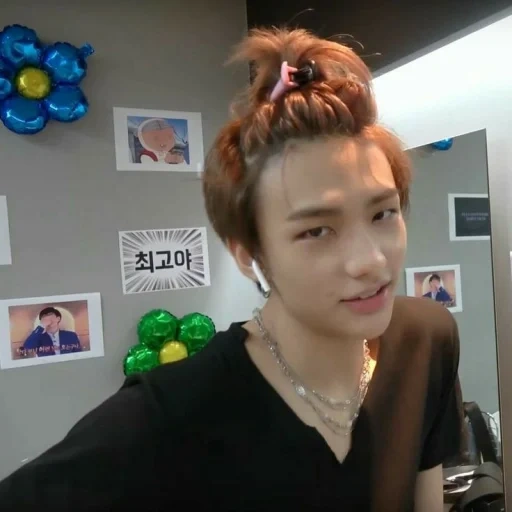 xu xianzhen, bangtan boys, stray kids meme, hair style is funny, felix horsetail stray kids