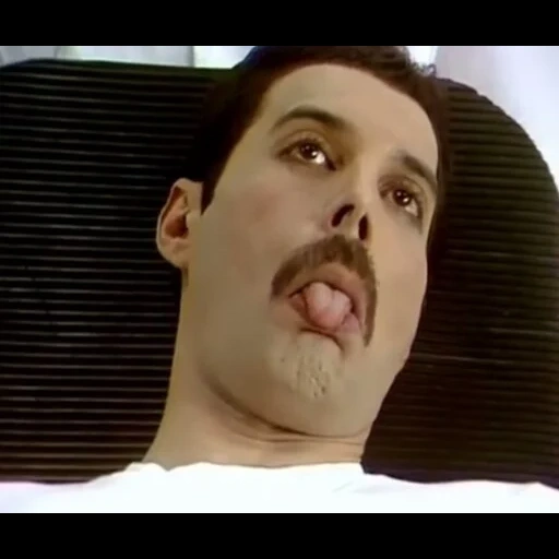 campo do filme, freddie mercury, freddy mercury eyes, freddie mercury smile, dentes de freddie mercury 4 extra