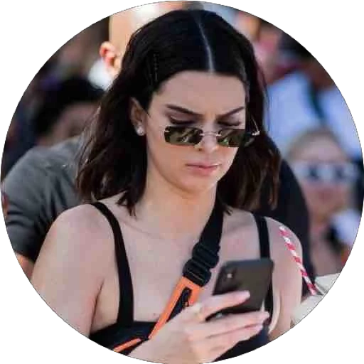 wanita muda, kendall jenner, gaya cendall jenner, model kacamata kendall jenner, kendall jenner dengan tangan