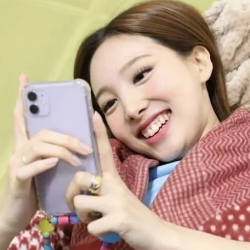 sie sind heim, smartphone, zweimal nayeon, koreanische smartphones, das beliebteste smartphone korea
