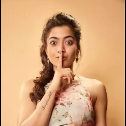 ролики, девушка, rashmika, рашмика манданна, rashmika mandanna expressions