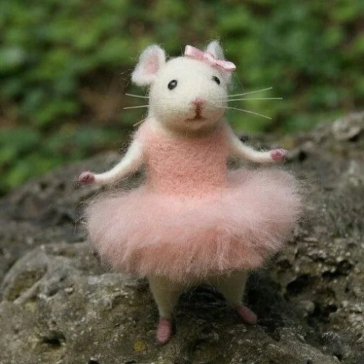 un juguete, ratón de juguete, bailarina de rata, ratón muy esponjoso, vestido rosa del ratón