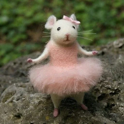 ein spielzeug, spielzeugmaus, ratten ballerina, sehr flauschige maus, maus rosa kleid