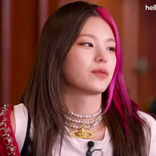 asian, young woman, pink strands, jisoo blackpink, yedzhi pink strand