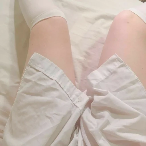 foot, body parts, daddy aesthetic, girl aesthetics, white skirt aesthetics