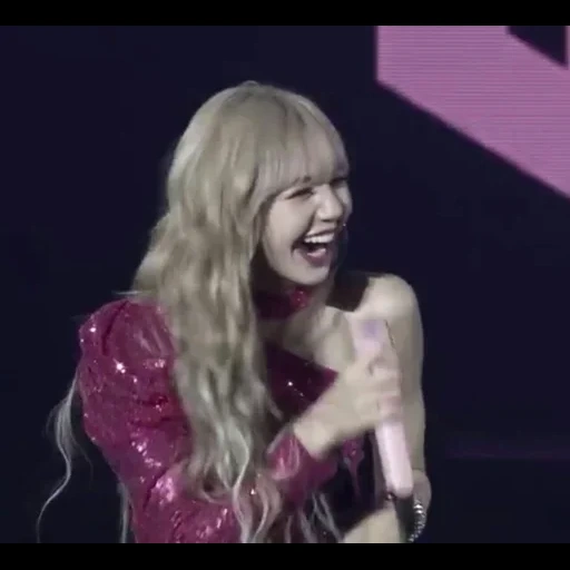 set, conjunto, lisa blackpink, lalisa manoban laughs