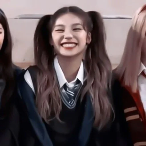 wanita muda, dua kali tzuyu, blackpink jennie, jisu 2022 pink hitam, mamamoo solar munbel kiss