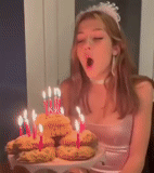 fille, jeune femme, humain, la fête d'anniversaire, la fille souffle le gâteau