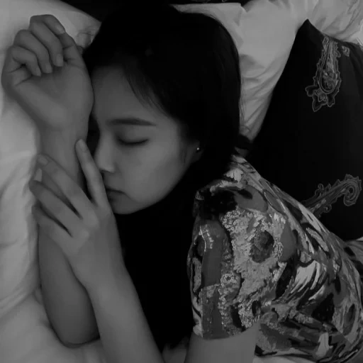 jenny kim, kim jennie, jenny kim is sleeping, blackpink jennie, jenny kim sleepy