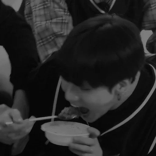 chong guo, bts changuk, zheng zhongguo, jungkook bts, chong guo está comendo sopa