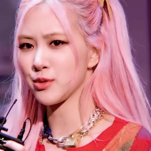 gli asiatici, k pop, queen, polvere nera, blackpink rosé