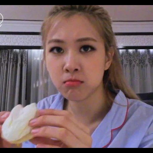 petite fille, filles, people, jolie fille, rose blackpink eating