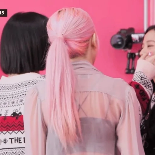 pink hair, pink hairstyle, shana twis pink, idol pink hair, pink ponytail