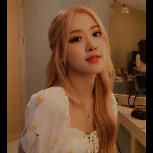 la ragazza, polvere nera, blackpink rosé, rose blackpink, loona vivi 2020