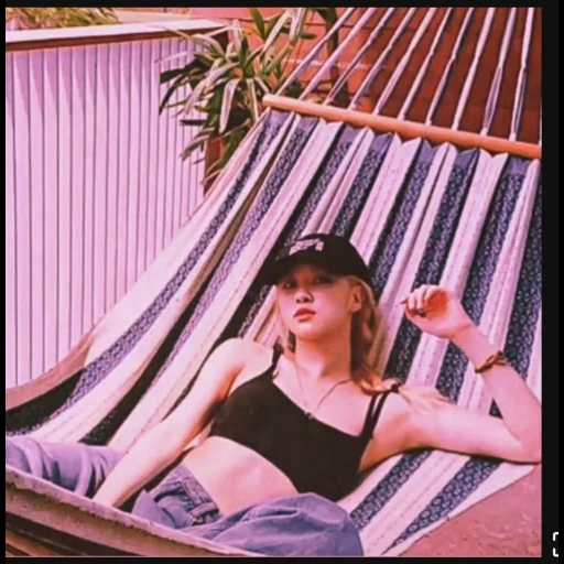 picadura, mujer joven, blackpink rosé, en cuanto a una relajación de chile, rose blackpink instagram 2020