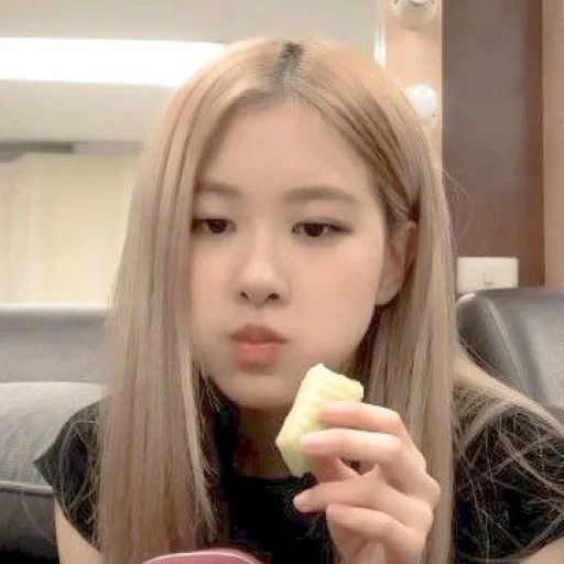 jenny king, polvere nera, blackpink rosé, rose blackpink, blackpink jennie