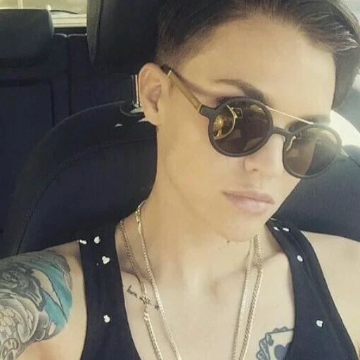 jovem, a mulher é linda, garotas lindas, mulheres bonitas, ruby rose tumbler